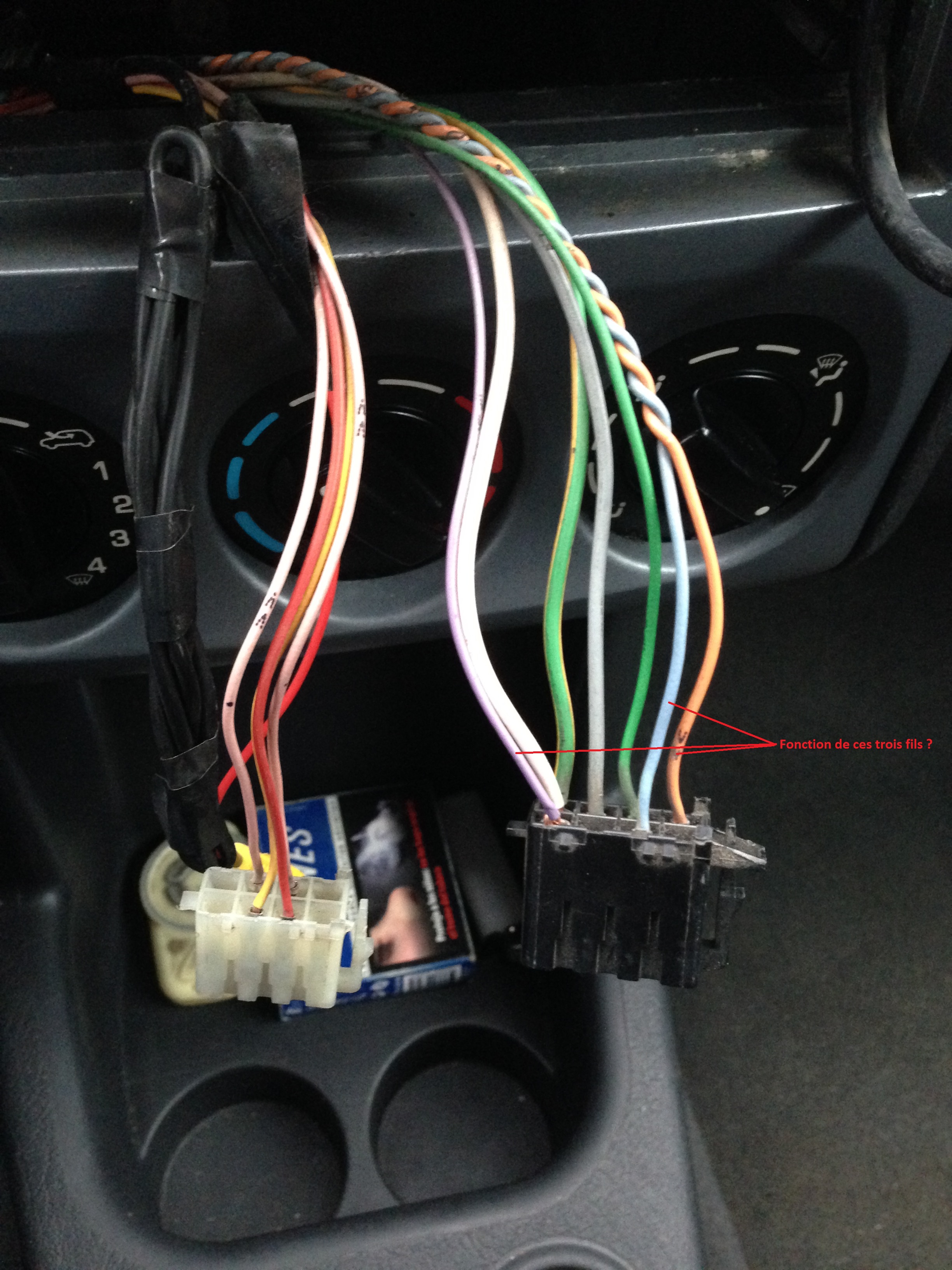 Prises ISO autoradio berlingo VU (Résolu) Iso